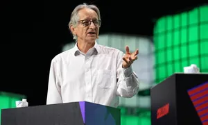 Chủ nhân giải Nobel lo AI 'trỗi dậy'