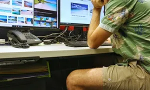 Nhân viên mặc quần short, váy ngắn là chuyện thường ở Đức